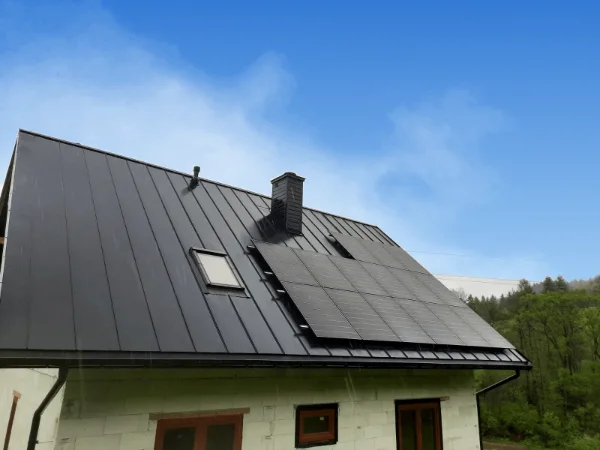Instalacja fotowoltaiczna: dach z blachy na rąbek