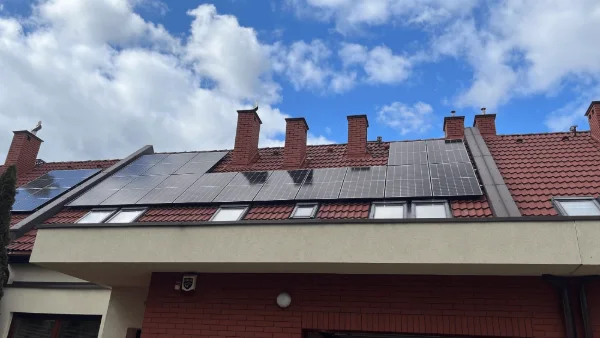 Instalacja fotowoltaiczna: dachówka ceramiczna